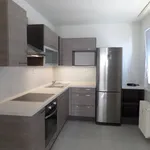 Pronajměte si 3 ložnic/e byt o rozloze 76 m² v Prague