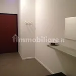 Affitto 3 camera appartamento di 120 m² in Piacenza