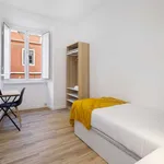 Rent a room of 150 m² in lisbon