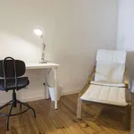 Rent a room of 100 m² in lisbon