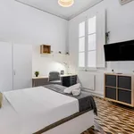 Rent a room of 244 m² in barcelona