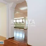 Affitto 5 camera appartamento di 240 m² in Rome