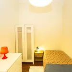 Rent a room of 180 m² in lisbon