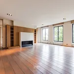 Huur 3 slaapkamer appartement van 252 m² in Brussels