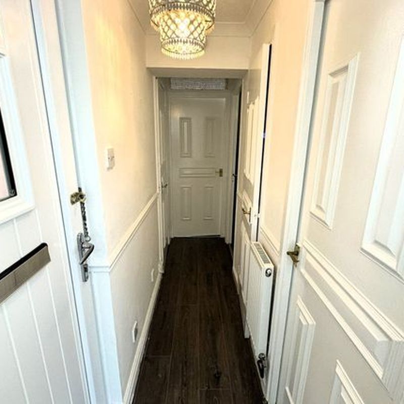 Flat to rent in Grenville Close, Walsall WS2 County Bridge