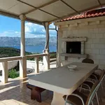 Rent 2 bedroom house of 11000 m² in Pučišća