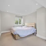 Rent 3 bedroom apartment of 99 m² in London