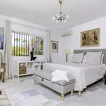 Rent 3 bedroom house of 180 m² in Marbella