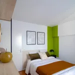 Rent 4 bedroom apartment in Paris