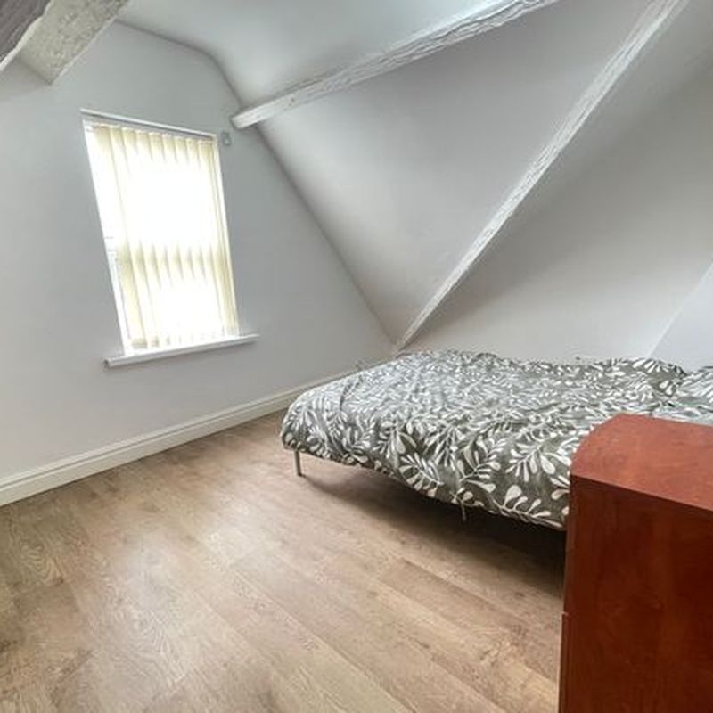 Room to rent in Room 1, 4 Vaughan Avenue, Doncaster, South Yorkshire DN1