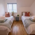 Rent 3 bedroom flat of 8 m² in London