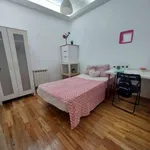 Rent a room of 180 m² in madrid