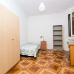 Rent a room of 220 m² in madrid