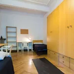 Rent a room of 160 m² in madrid