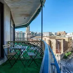 Rent a room of 250 m² in Valencia