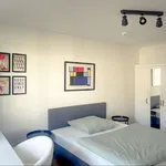 Miete 3 Schlafzimmer wohnung von 1076 m² in Frankfurt