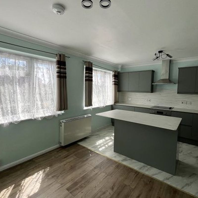 Maisonette to rent in Staines Road West, Ashford, Surrey TW15