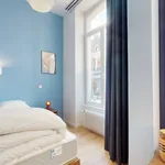 Louez une chambre de 220 m² à Lille