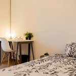 Rent a room of 60 m² in Milan