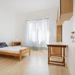 Rent 2 bedroom house in Milan