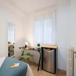 Rent a room of 598 m² in Madrid