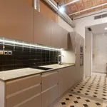 Rent 5 bedroom apartment of 90 m² in Barcelona