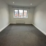 Rent 3 bedroom flat in Wakefield