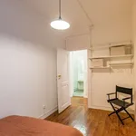 Rent a room of 117 m² in lisbon