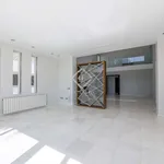 Rent 5 bedroom house of 526 m² in Valencia