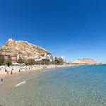 Rent 4 bedroom apartment of 60 m² in Alicante