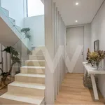 Rent 4 bedroom house of 284 m² in Matosinhos