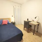 Rent a room of 110 m² in valencia