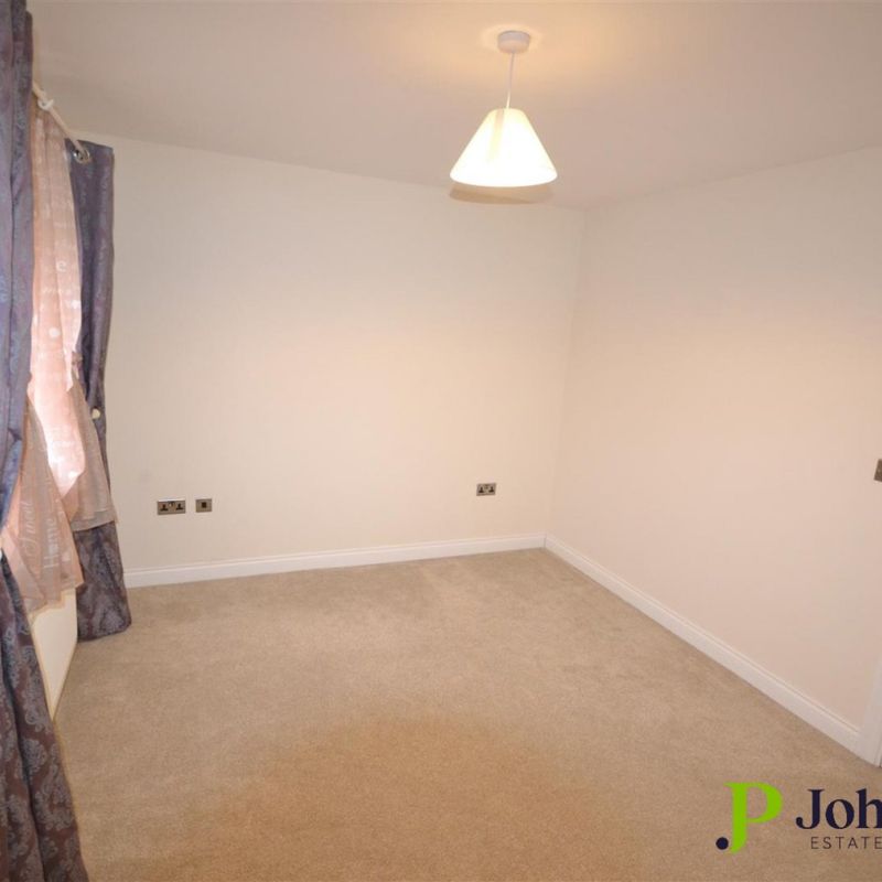 2 Bedrooms Semi Detached House - To Let Willenhall