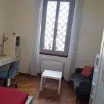 Rent a room of 211 m² in florence