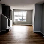 Maison de 1216 m² avec 3 chambre(s) en location à Calgary