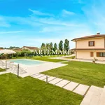 Rent 8 bedroom house of 180 m² in Pietrasanta