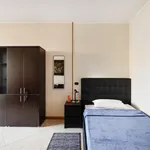 Rent 2 bedroom apartment in Milan