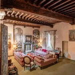 Rent 7 bedroom apartment of 160 m² in Lucca