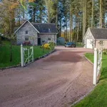 Rent 4 bedroom house in Scotland