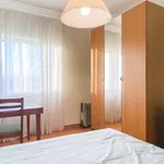 Rent a room of 65 m² in lisbon