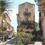 Rent 1 bedroom apartment in Siracusa