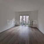 Rent 3 bedroom apartment of 90 m² in Milano