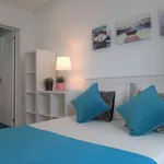 Rent a room of 100 m² in lisbon