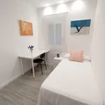 Rent 4 bedroom apartment in Barcelona