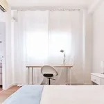 Rent a room of 100 m² in seville