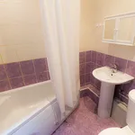 Rent 3 bedroom flat in Leeds