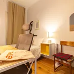 Rent 4 bedroom apartment of 15 m² in Barcelona