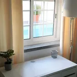 Rent a room in Parede