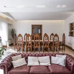 Rent 5 bedroom house of 561 m² in Rome