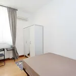 Rent a room of 270 m² in madrid